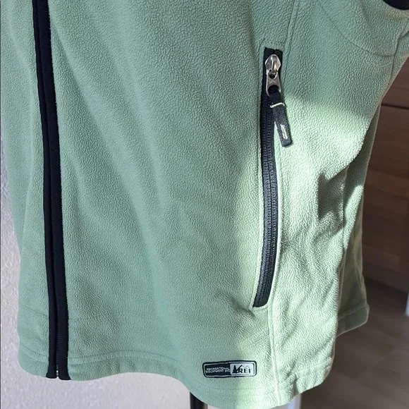 REI Vintage Light Green Light Weight Fleece Pocketed Hiking Turtle Neck Vest - Picture 5 of 13